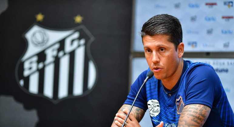 Santos se irrita com Thiago Carpini e descarta contratar o treinador