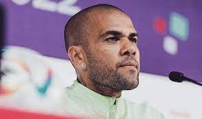 Daniel Alves pega 4 anos e meio e mais 5 de ‘liberdade vigiada’