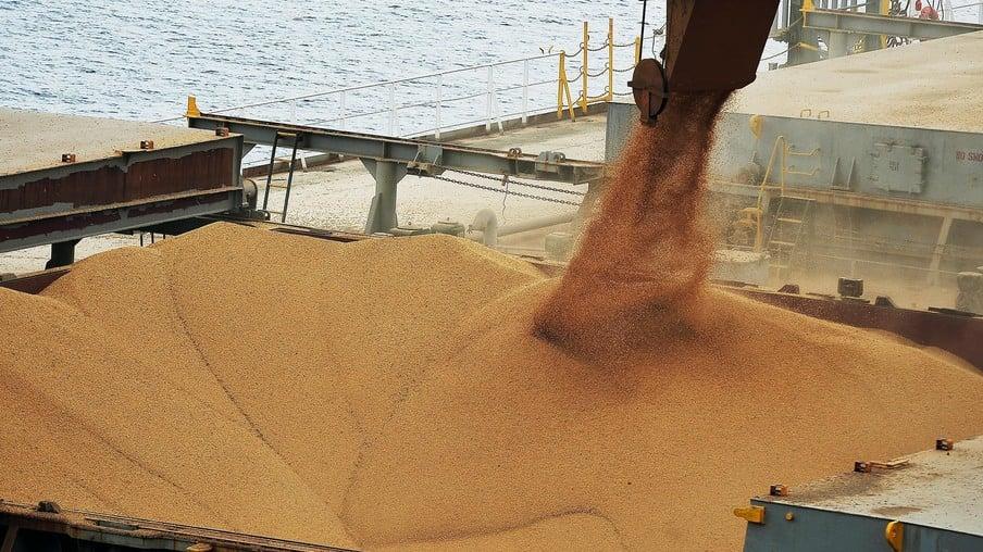 DESTAQUES DO MERCADO - Brasil deve exportar menos soja, apesar de ampla oferta global