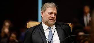 Nem as férias impediram Toffoli de suspender os pagamentos da Odebrecht