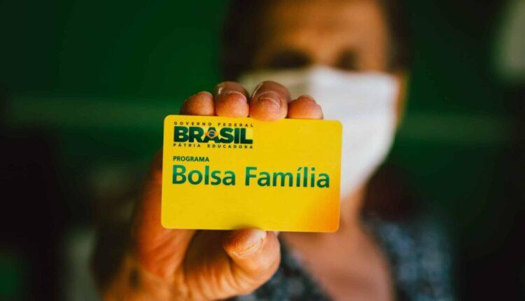 Perco o BOLSA FAMÍLIA se eu conseguir um emprego? Descubra
