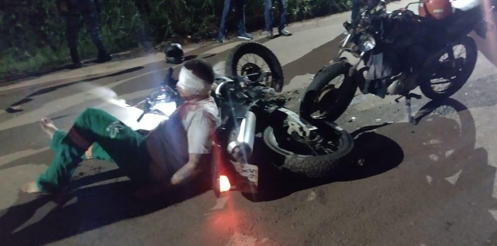 Polícia - Colisão frontal deixa motociclistas feridos na zona leste