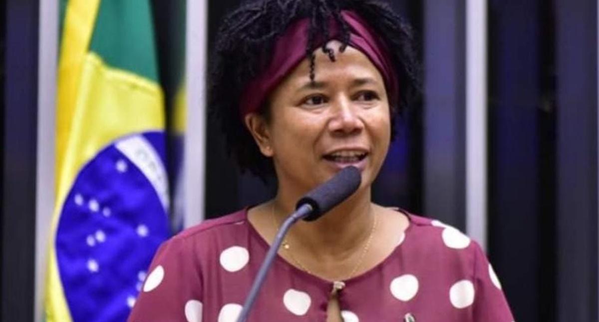 Política - Deputada Sílvia Cristina comemora a transposição de mais 58 servidores do ex-território para os quadros da União