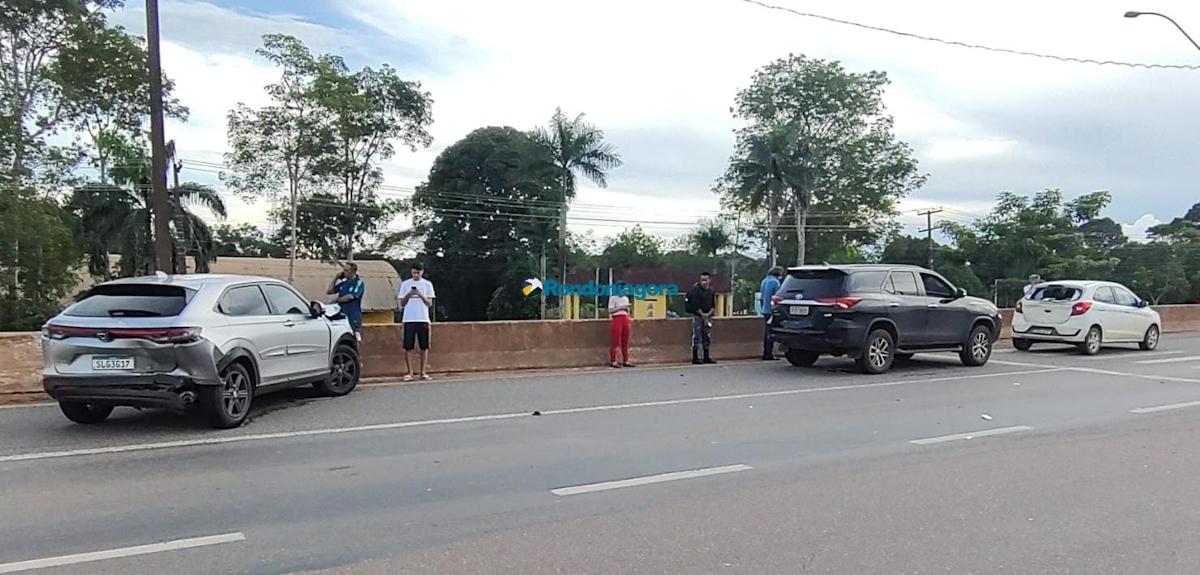 Política-Raupp e Marinha se envolvem em acidente na BR-364, em Porto Velho