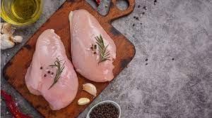 BALANÇO- Exportação de carne de frango do Brasil cresce em volume e cai em receita em fevereiro