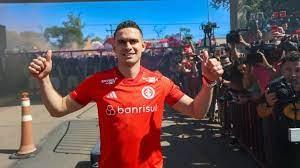 Esportes - Borré desembarca em Porto Alegre para reforçar o Internacional
