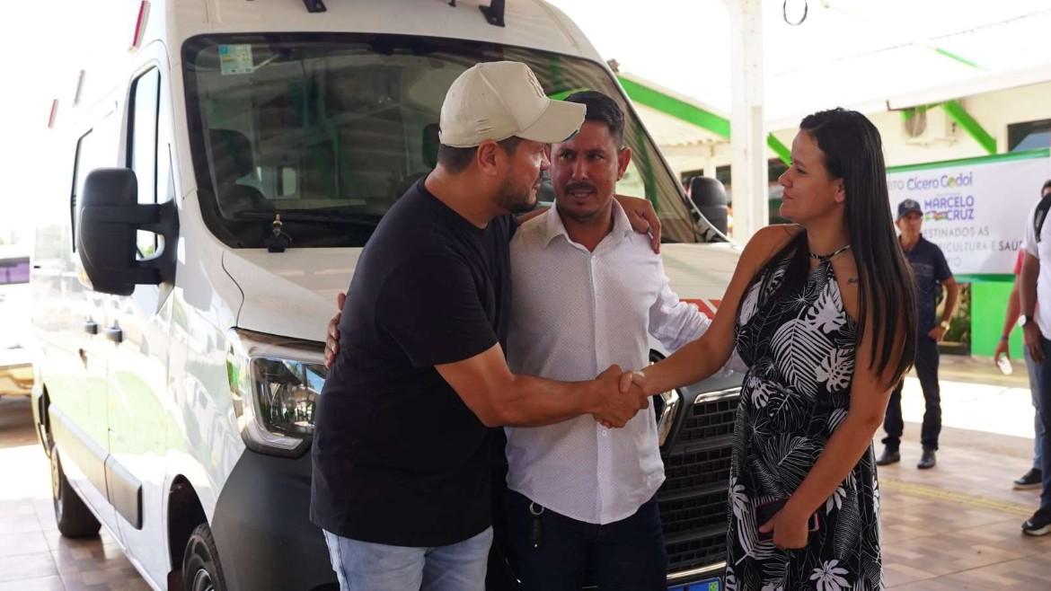 Política-Emenda de Marcelo Cruz garante ambulância para atender a saúde de Castanheiras
