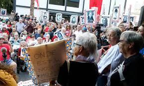 Geral-Caminhada em São Paulo lembra golpe militar e faz homenagem às vítimas