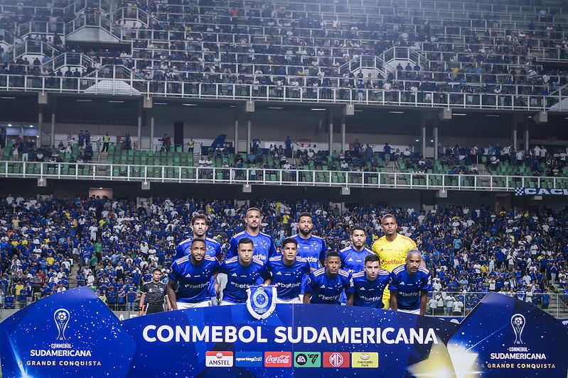 Esportes Cruzeiro fala sobre ter Coutinho e Gabigol