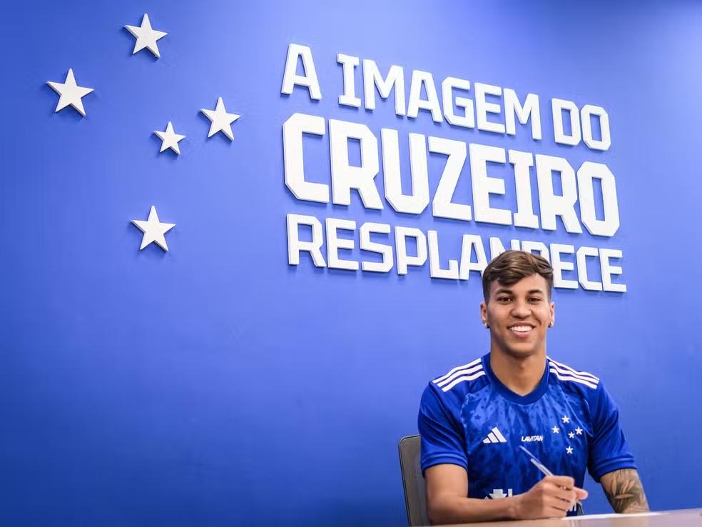 Esportes - Cruzeiro anuncia contratação de Kaio Jorge