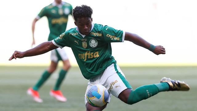 Esportes Por que o Palmeiras está vendendo os talentos da base?