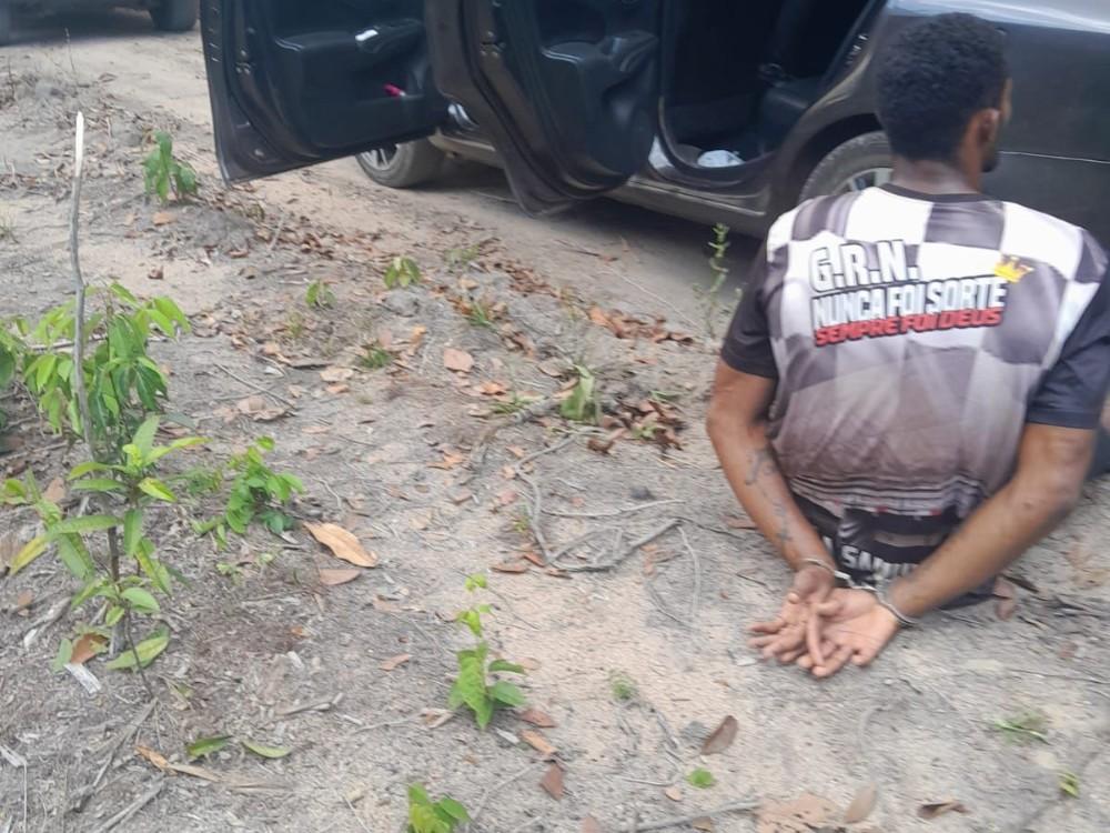 Polícia - Ladrão é preso após roubar carro de motorista de aplicativo