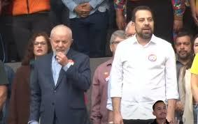 Ato com Boulos e Lula tem Hino Nacional em linguagem neutra