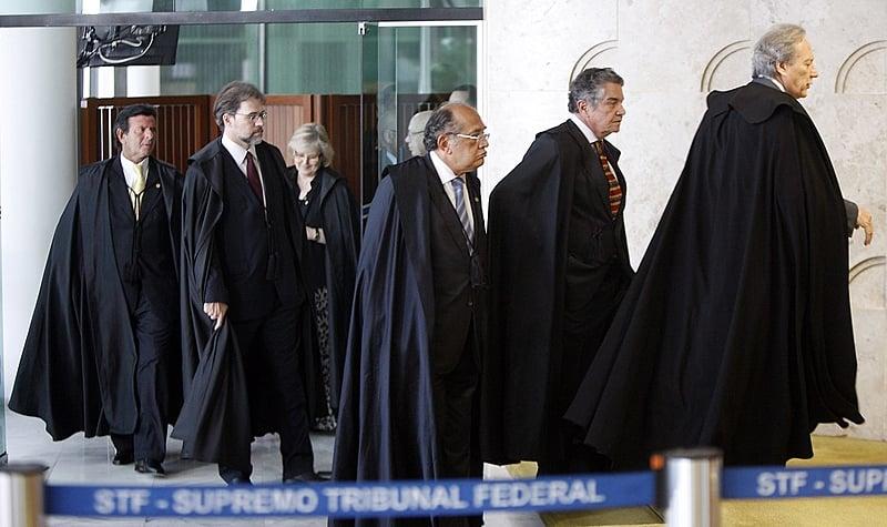 ‘Um pequeno grupo decidiu pelo golpe do Judiciário’, diz cientista político