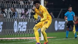 Esportes - Prazo para Corinthians comprar Hugo Souza está se esgotando