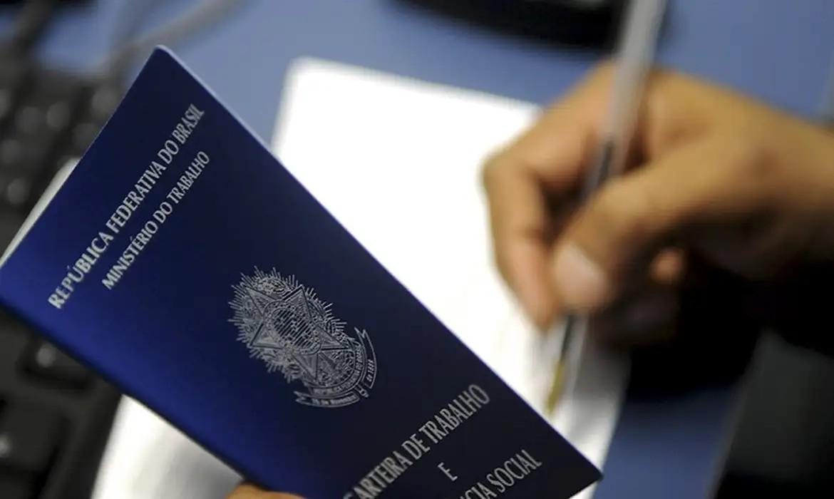 Nacional - Empregos com carteira assinada e informais batem recordes