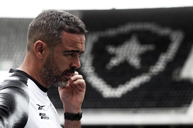 Esportes - Artur Jorge deve dar adeus ao Botafogo rumo aos petrodólares