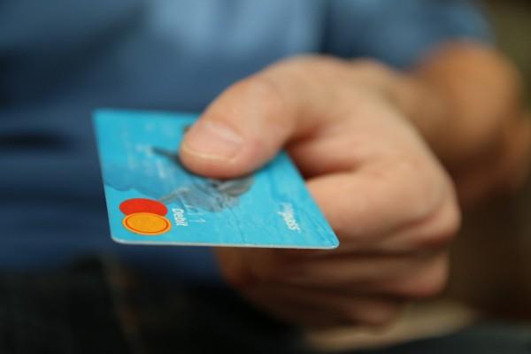 Nacional - Cartão de crédito: clientes terão opção de refinanciar e parcelar dívidas em valores iguais; entenda