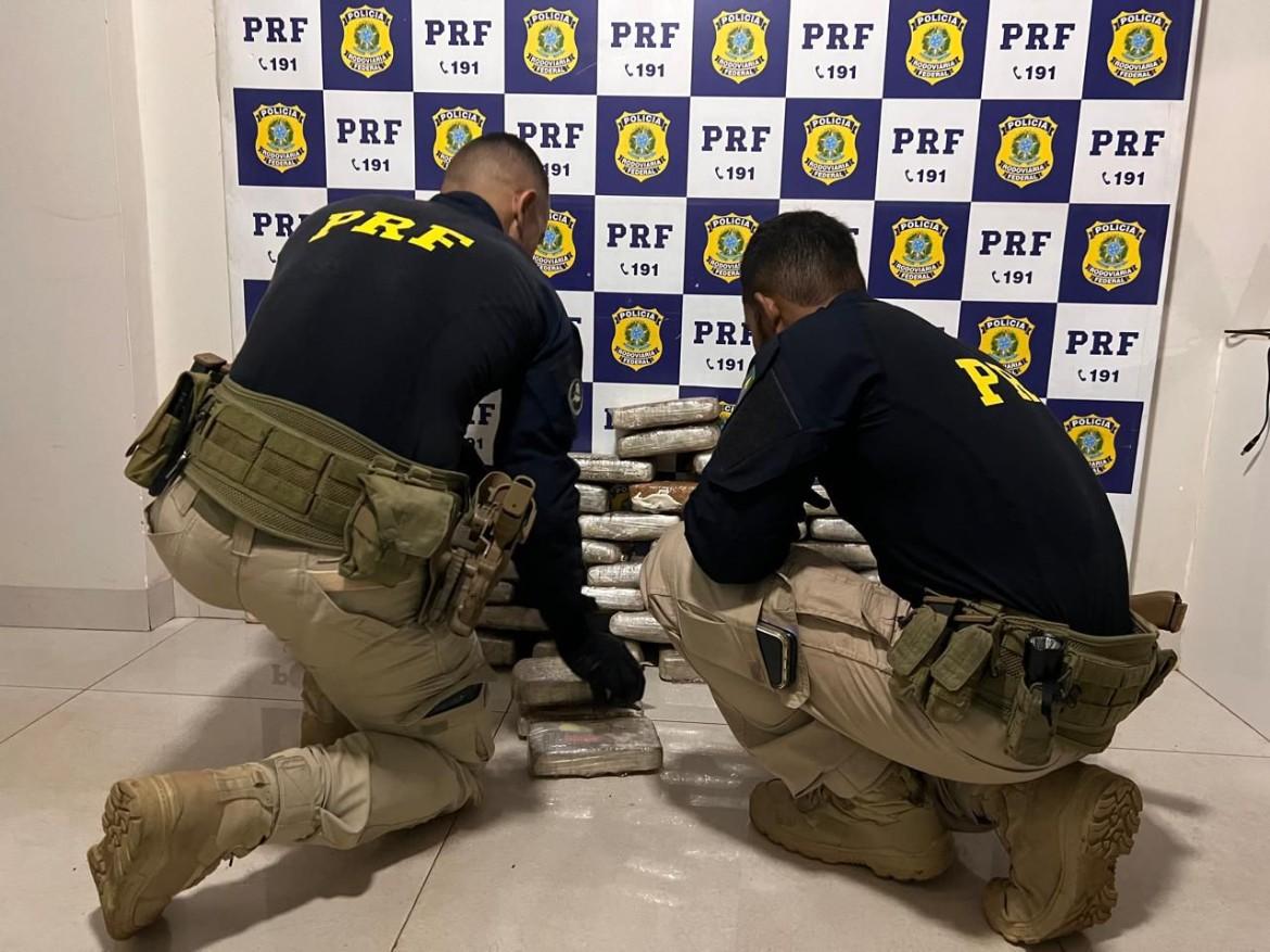 Polícia - PRF apreende mais de 40 kg de maconha na BR-364