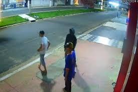 Vilhena - Suspeitos são flagrados por câmeras durante roubo em loja de eletrônicos