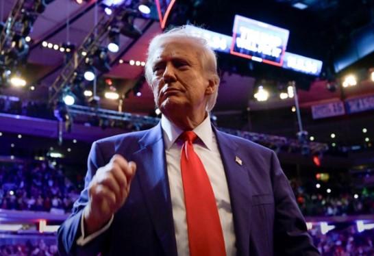 Brasil - Aliados de Bolsonaro participam de comício de Trump