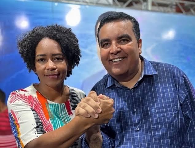 Política - Aumento de salários de Garçon e da vice é suspenso pela Justiça