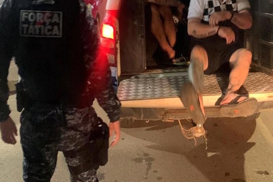 Porto Velho - BOPE prende acusados de tráfico na zona Sul com R$ 8 mil em dinheiro