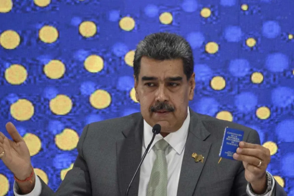 AMEAÇA - Trump diz que irá impor sanções novas e severas à Venezuela caso Maduro se negue a aceitar voos de deportação
