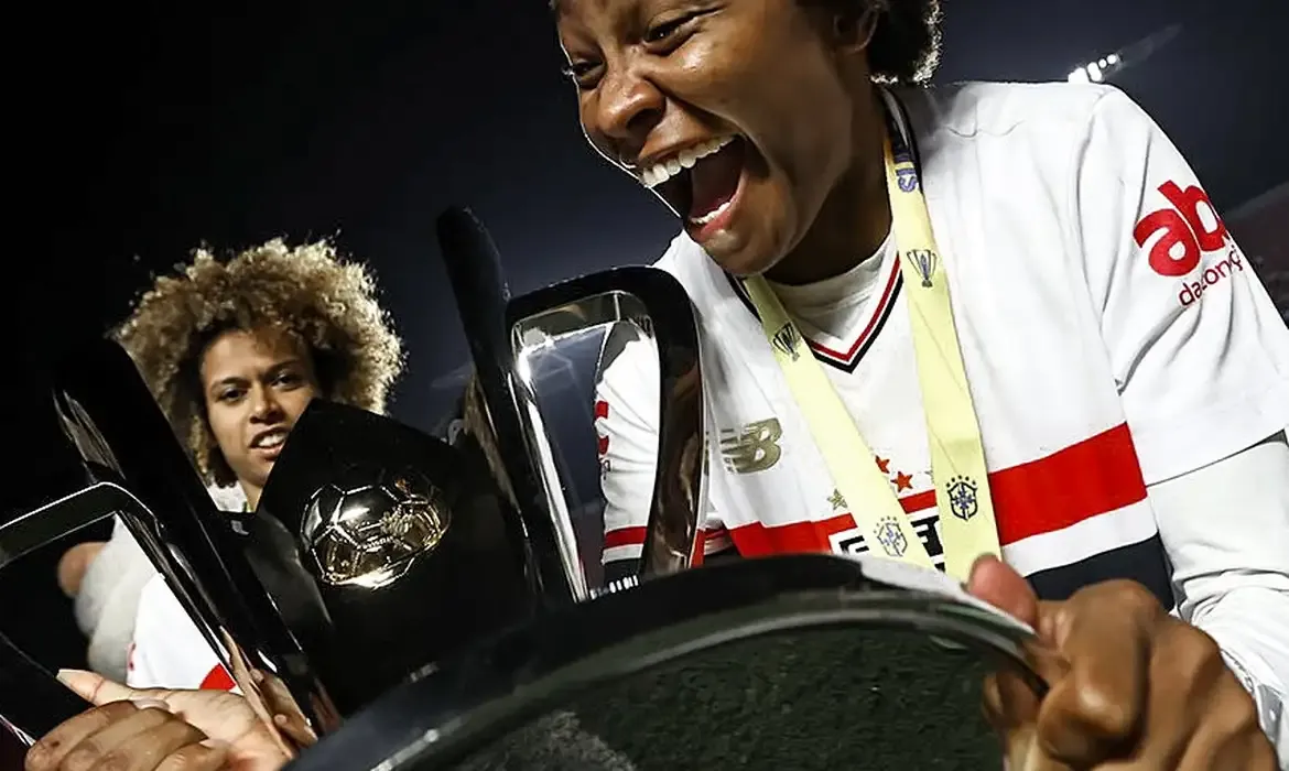 Esportes - São Paulo quebra hegemonia do Corinthians e fatura Supercopa Feminina