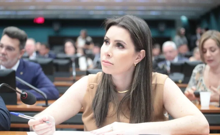 Minoria aciona TCU após MEC omitir dados da alfabetização