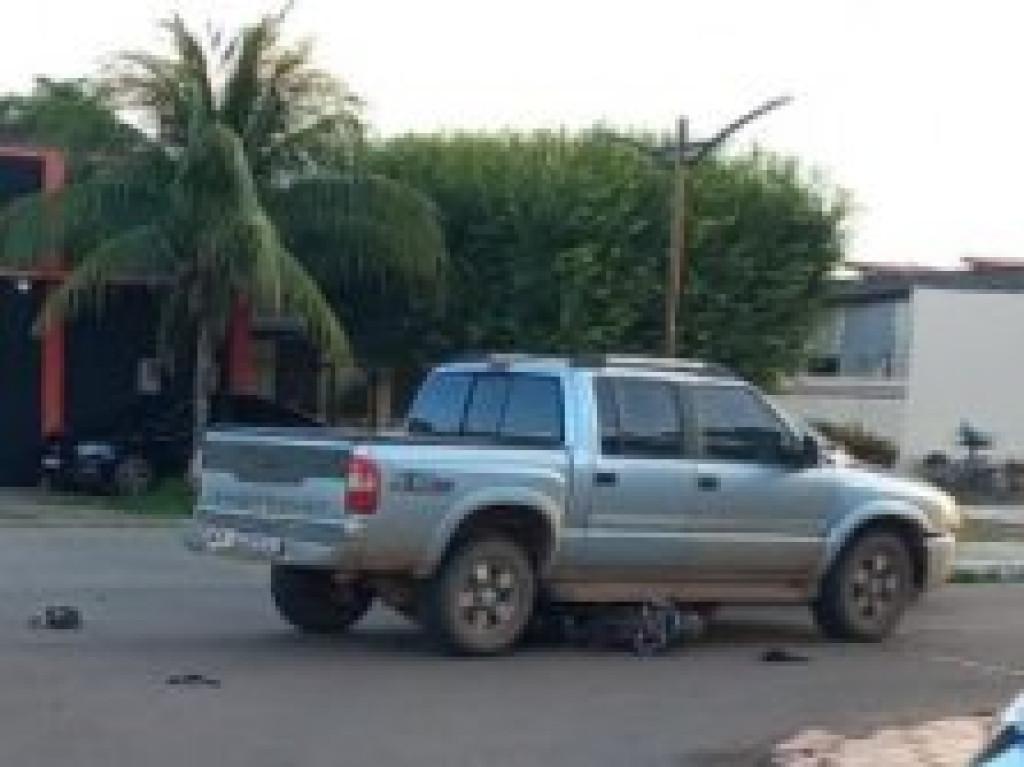 Motociclista Ferido - Colisão entre moto e caminhonete deixa motociclista ferido em Rolim de Moura