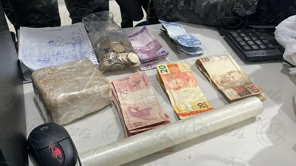 Plantão de Polícia -  Mulher é presa por tráfico de drogas em distribuidora de bebidas em Candeias do Jamari