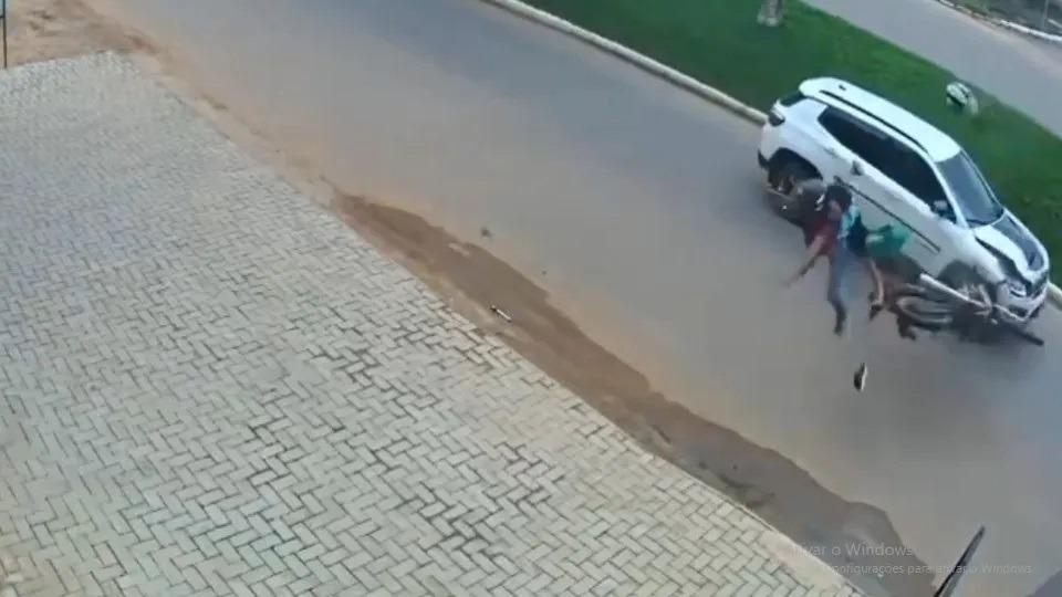 PLANTÃO DE POLÍCIA - Vídeo: Mulher e criança morrem em grave acidente de motocicleta em Ariquemes