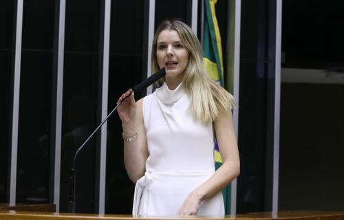 Política | Impostos - Pacientes com câncer podem ter isenção de IPI na compra de carros novos