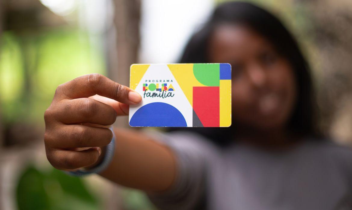Economia - Caixa paga Bolsa Família a beneficiários com NIS de final 9