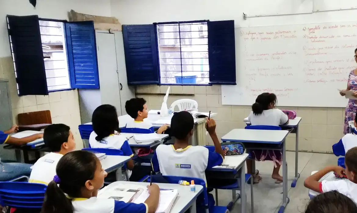 Educação - Aprendizagem na educação básica ainda não retomou níveis pré-pandemia