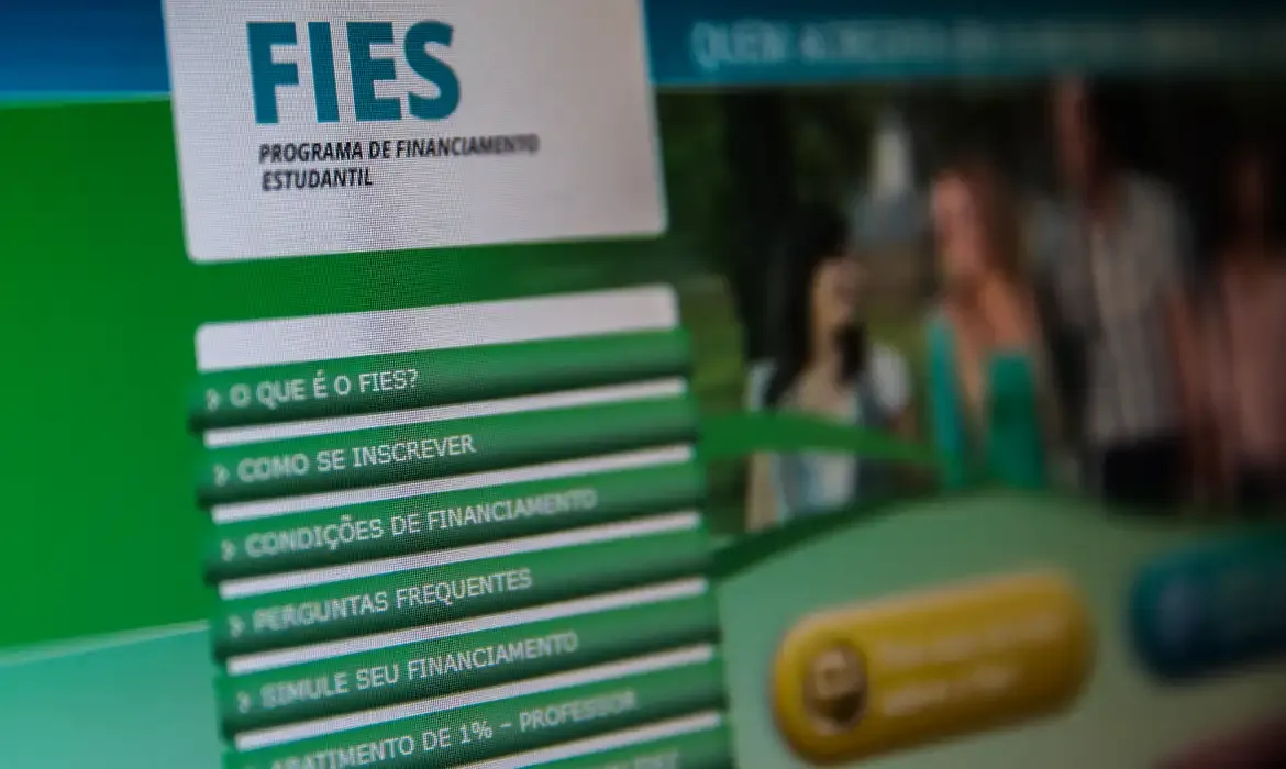 Educação - Fies: instituições de ensino têm até hoje para confirmar participação