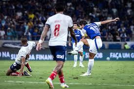 Esportes - Cruzeiro goleia o Bahia com Dudu e Gabigol no banco