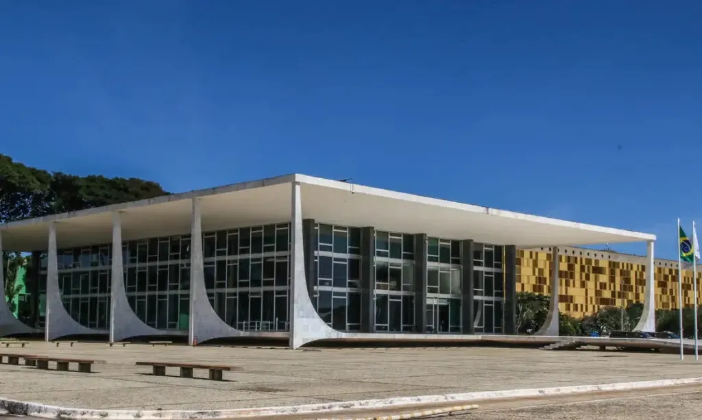 Juízes auxiliares do STF chegam a ganhar mais de R$ 100 mil