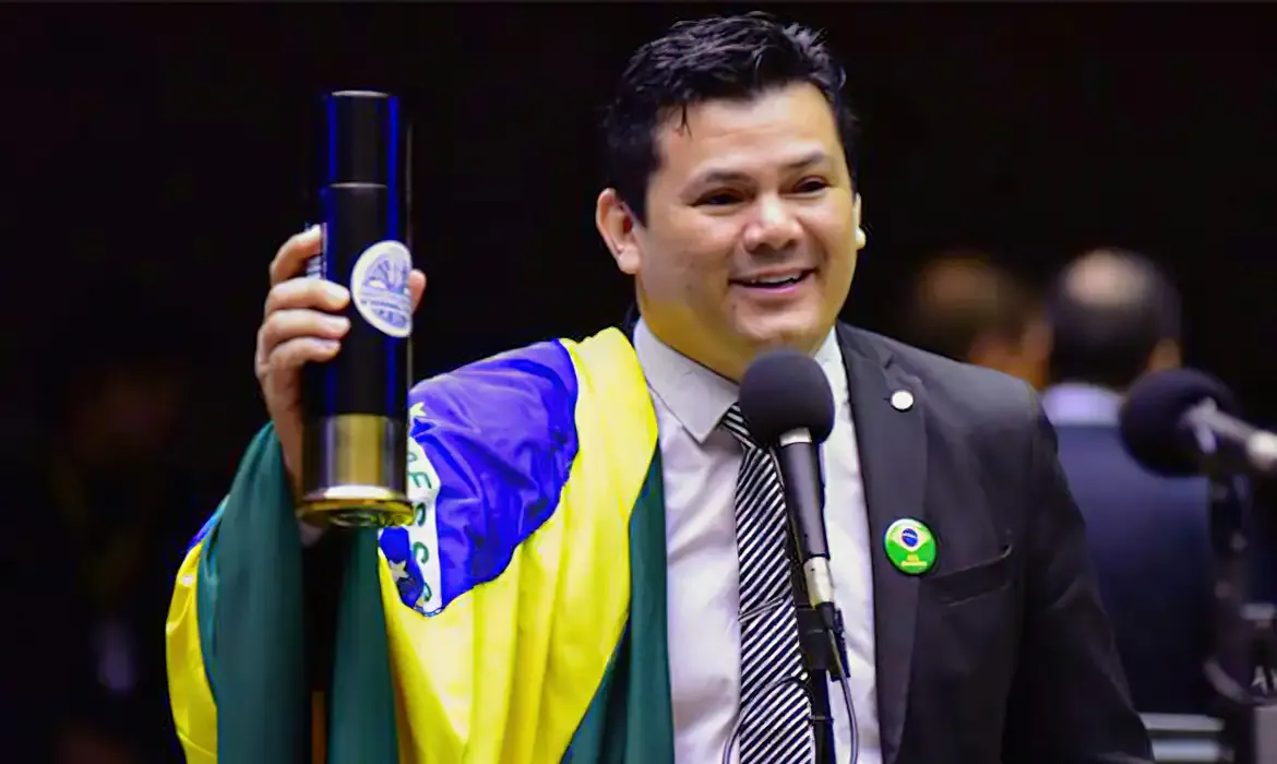 Justiça AGU pede investigação de deputado por declarações contra Lula