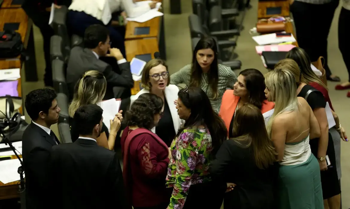 Política - Mudança no Código Eleitoral reduz participação feminina, diz Oxfam