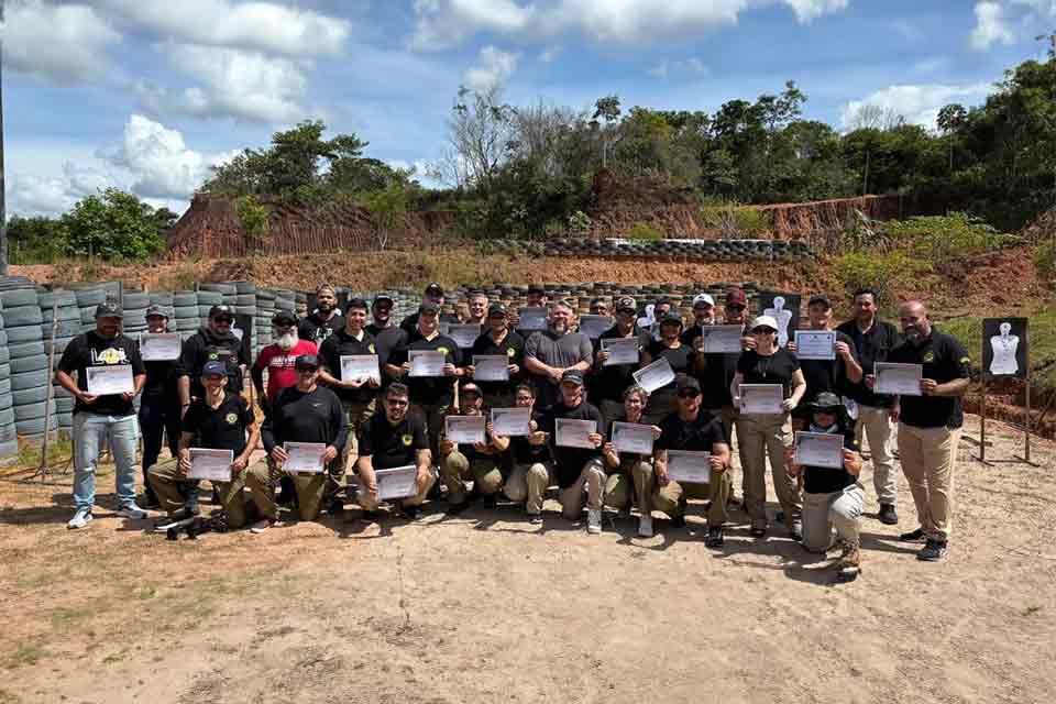 SERVIDORES DO JUDICIÁRIO Curso de capacitação em pistola reúne Supervisores de Segurança do Judiciário com apoio do SINJUR