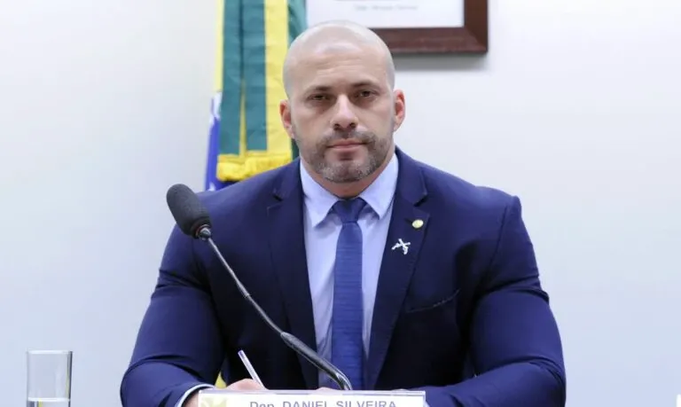 Alexandre de Moraes arquiva inquérito contra Daniel Silveira