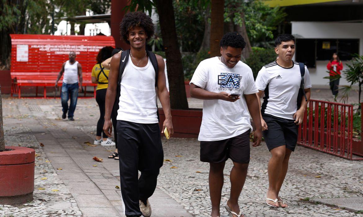Enem 2025: prazo para pedir isenção da taxa acaba nesta sexta