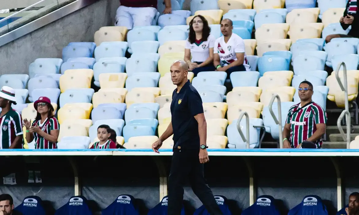 Esportes - Sport demite técnico português após perder para o Fluminense