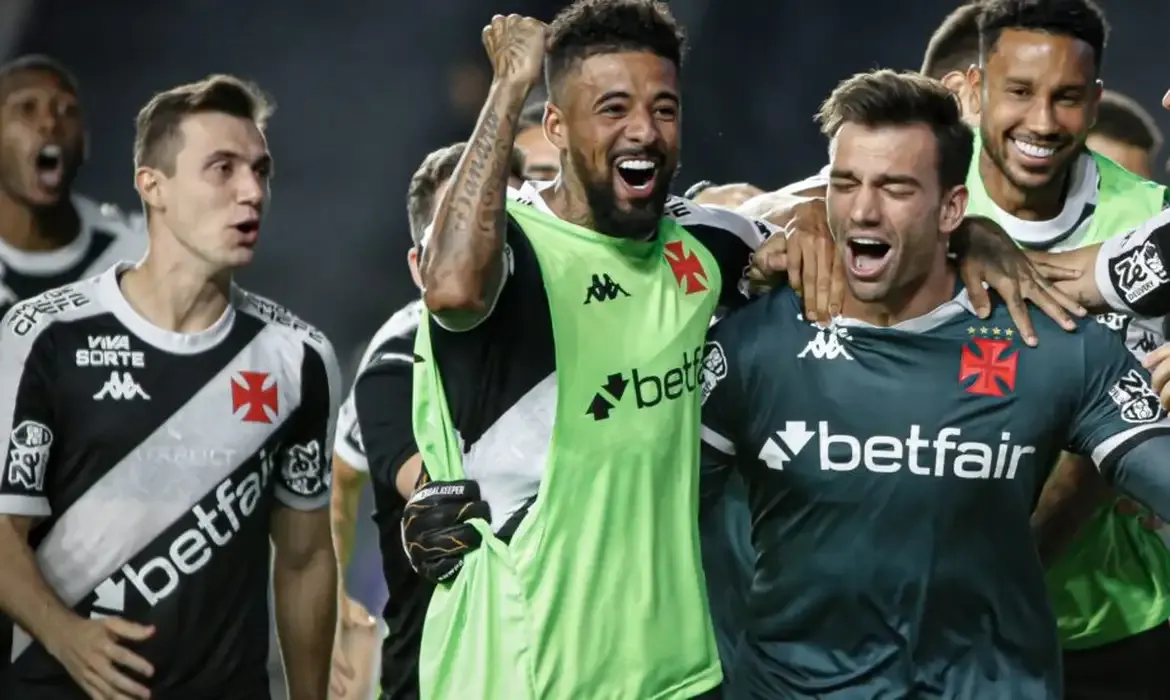 Esportes Vasco supera Operário nos pênaltis e segue vivo na Copa do Brasil