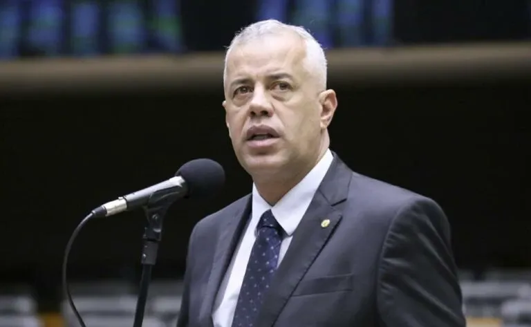 Governo Lula esconde R$ 600 bilhões sob sigilo, diz deputado