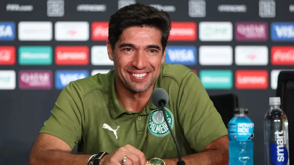 Abel elogia sacrifício de Paulinho e confirma necessidade de nova cirurgia