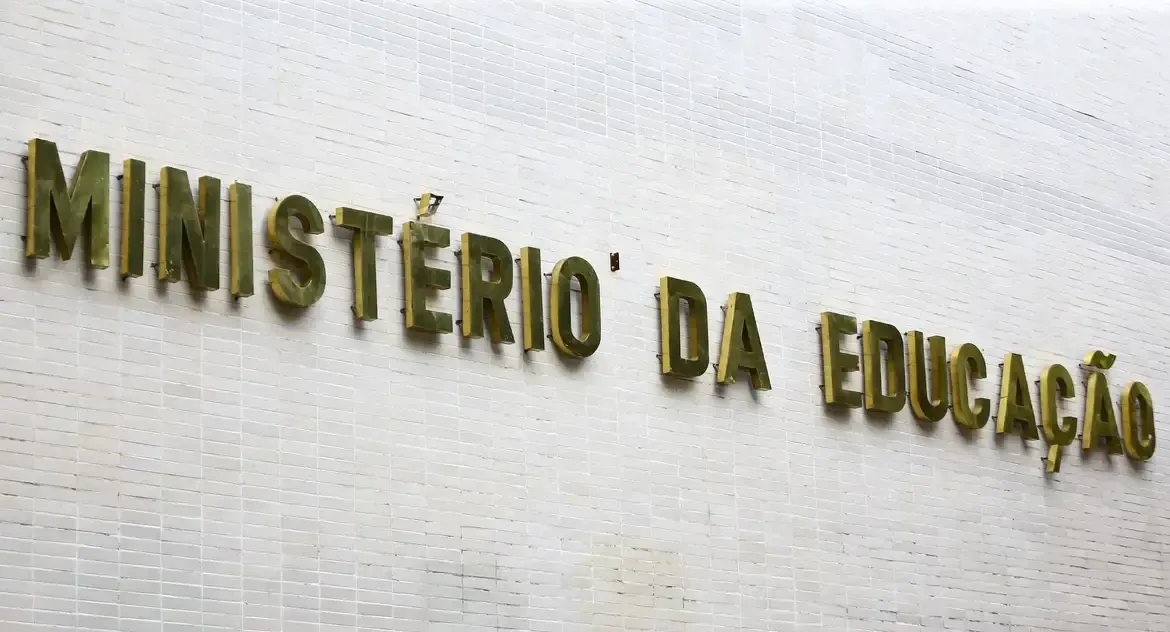 Educação  Beneficiários do Prouni poderão acumular Bolsa Permanência com outros auxílios educacionais, como o Pé-de-Meia Licenciaturas