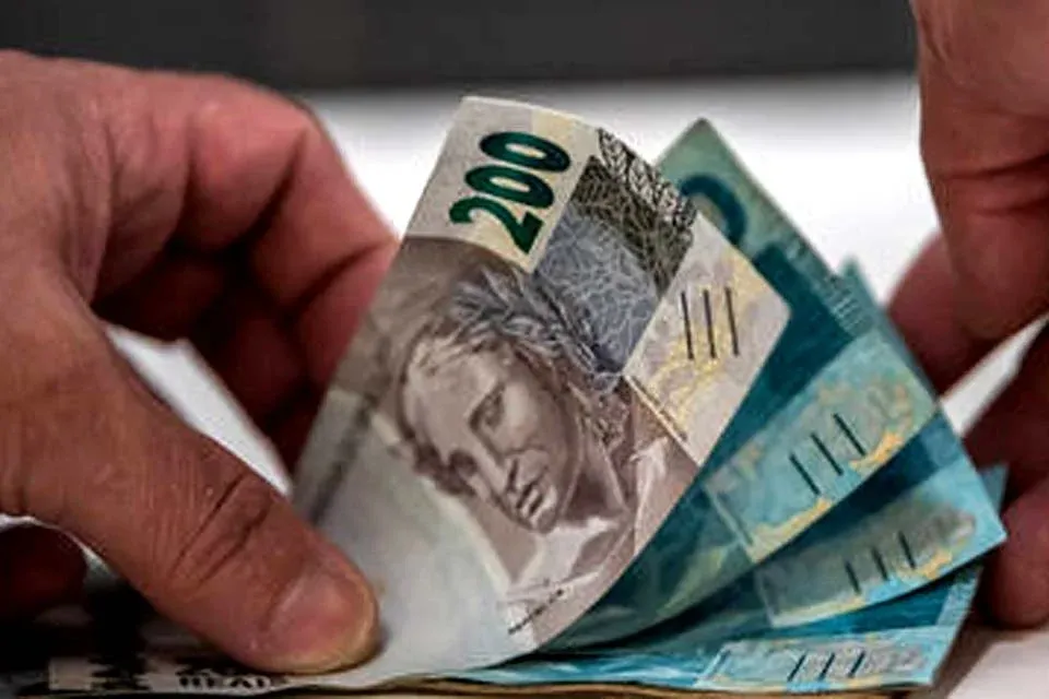 MERCADO FINANCEIRO - Mercado prevê inflação de 5,24% e PIB de 2,21 em 2025